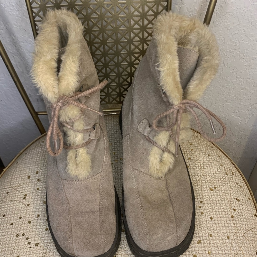 Women's Beige Fur-Lined Boots